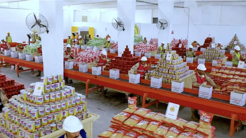 القوات المسلحة توزع كميات كبيرة من الحصص الغذائية على المواطنين بالمحافظات