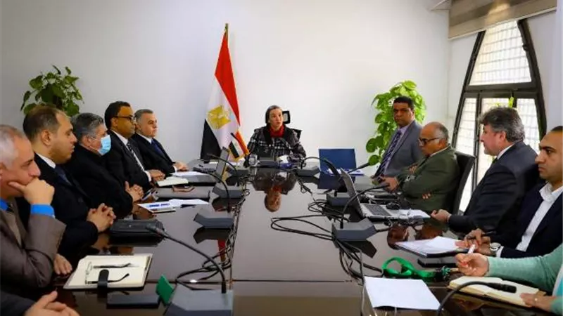 وزيرة البيئة تبحث آخر مستجدات مشروع تحويل المخلفات لطاقة كهربية