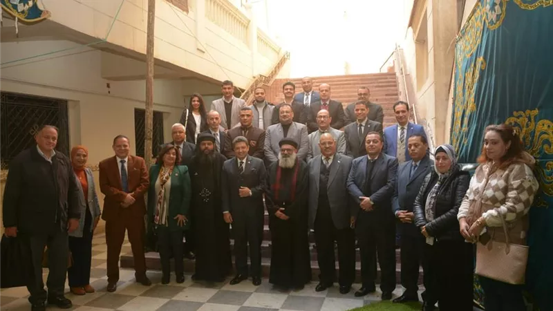 رئيس جامعة دمياط يزور الكنيسة للتهنئة بعيد الميلاد