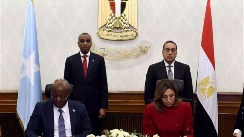 رئيسا وزراء مصر والصومال يشهدان توقيع مذكرة تفاهم للتعاون الثقافي