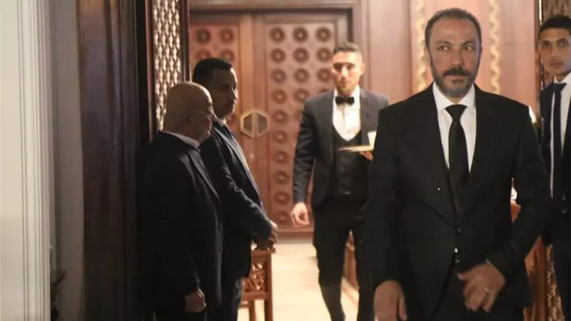 موقف انسانى من طارق لطفى فى عزاء والدته
