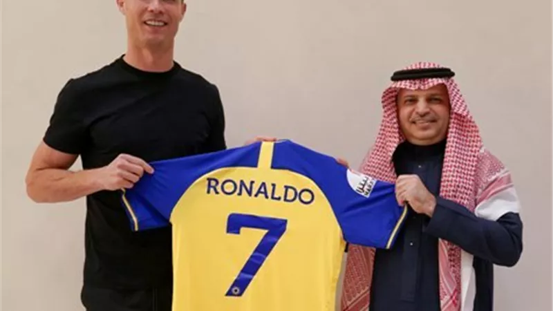 مقابل 200 مليون يورو .. وكالة فرنسية : رونالدو يروج لمونديال 2030