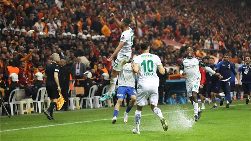 تعرف على تقييم كوكا بعد تألقه أمام طرابزون فى الدورى التركى