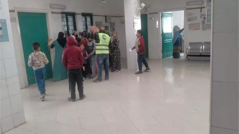 الكشف علي ٣١٧ حالة في قافلة مستقبل وطن الطبية بمركز العدوة