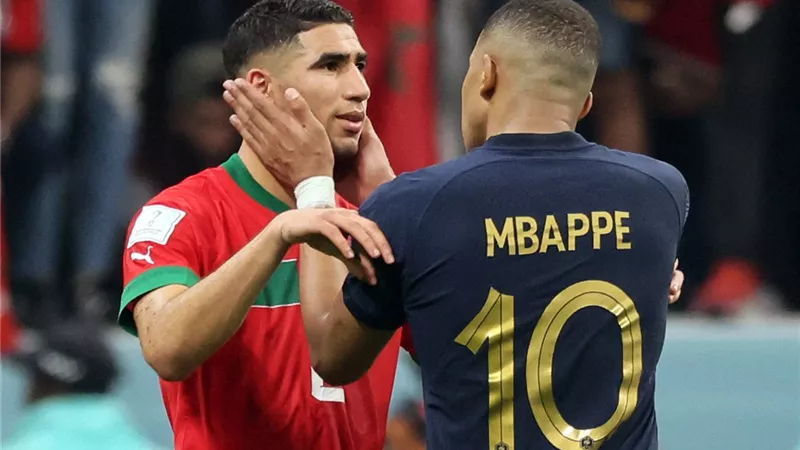 الركراكي يكشف كواليس حوار مبابي وحكيمي قبل مباراة المغرب وفرنسا