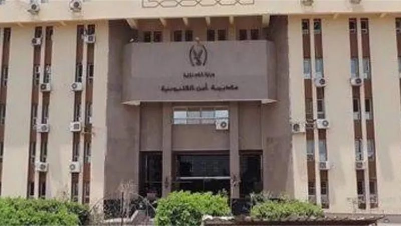 مهتز نفسيا يقتل شقيقه ويصيب أمه وطفلين بالقليوبية