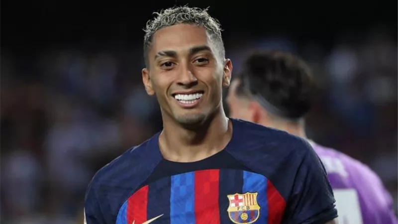غموض حول مستقبل رافينيا مع برشلونة