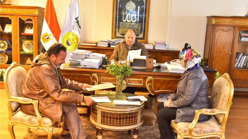 محافظ أسيوط يوجه بتفعيل المشاركة المجتمعية لمبادرات الحرف اليدوية