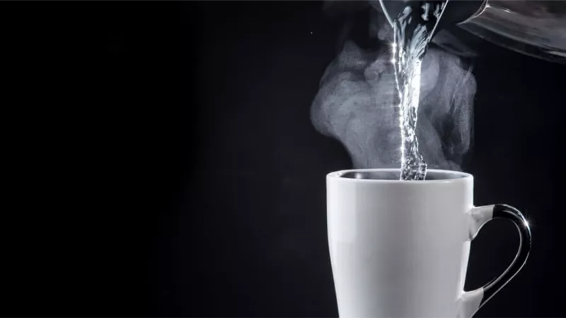 اهمية شرب الماء الدافئ صباحا