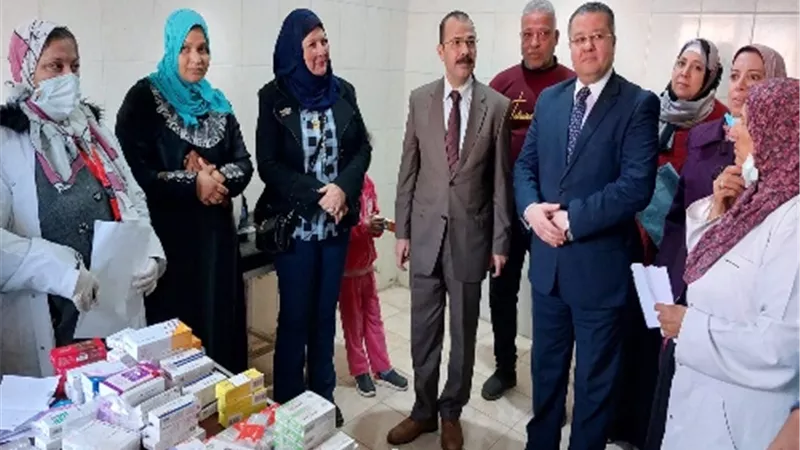 الكشف والعلاج مجانا لـ ٦٤٠حالة.. فى قافلة طبية لجامعة بنها.. صور