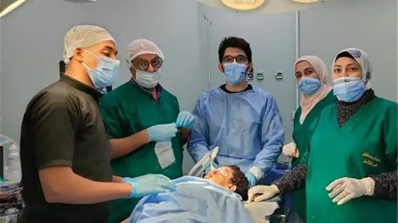 حشو لعصب الفك السفلي و العلوي وتركيب طرابيش لطفل بالتخدير الكلي