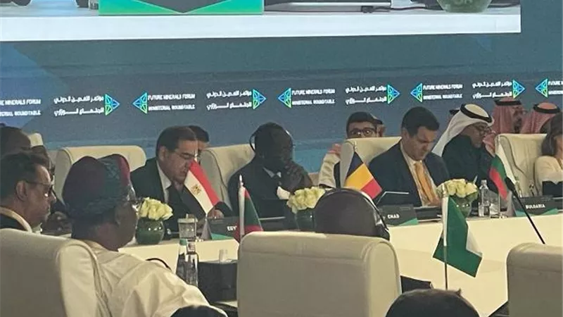 وزير البترول يشارك في اجتماع المائدة المستديرة لوزراء التعدين