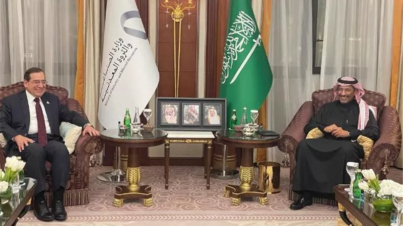 الملا يبحث مع وزير الصناعة السعودي سبل تنمية التعاون في التعدين
