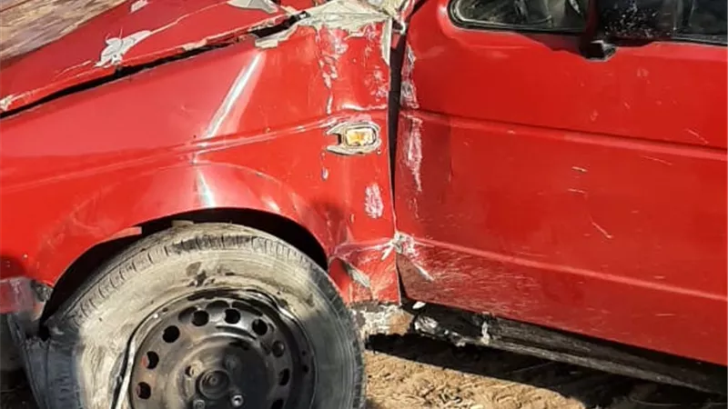 تصادم سيارة بعامود كهربا بالقنطرة