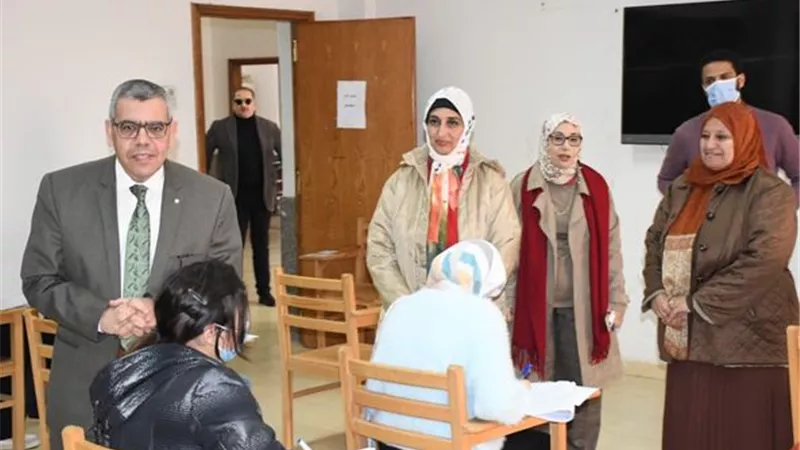 نائب رئيس جامعة القناة يتفقد لجان امتحانات الدراسات العليا