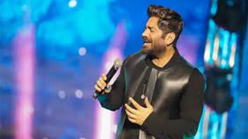 تامر حسنى يشارك جمهوره بمقطع فيديو من حفله الاخير.. شاهد