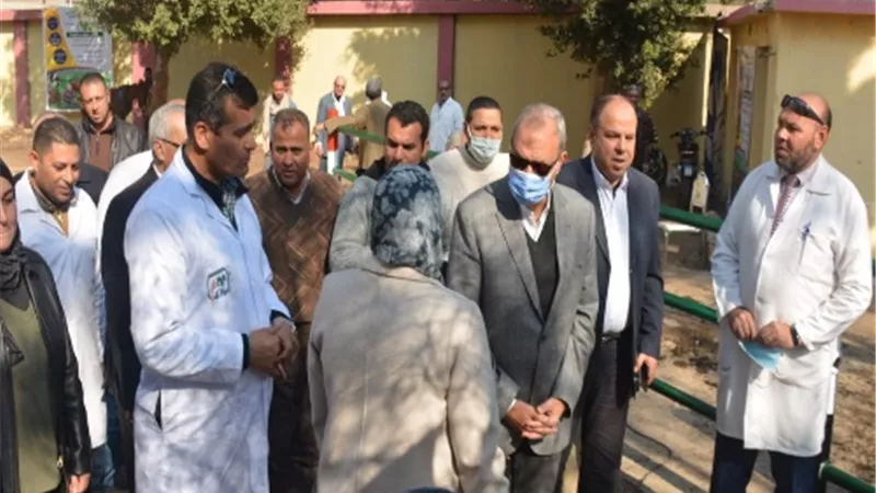 الهجان يتفقد القافلة الطبية البيطريةلتحصين وعلاج المواشي..بالمجان