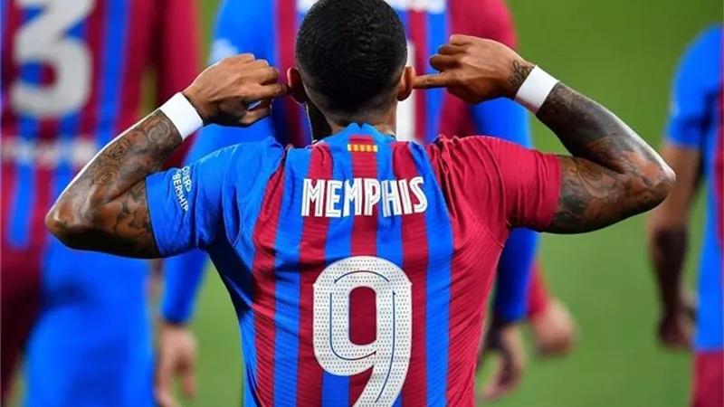 برشلونة يحدد شروطه للموافقة على رحيل ديباي إلى أتلتيكو مدريد