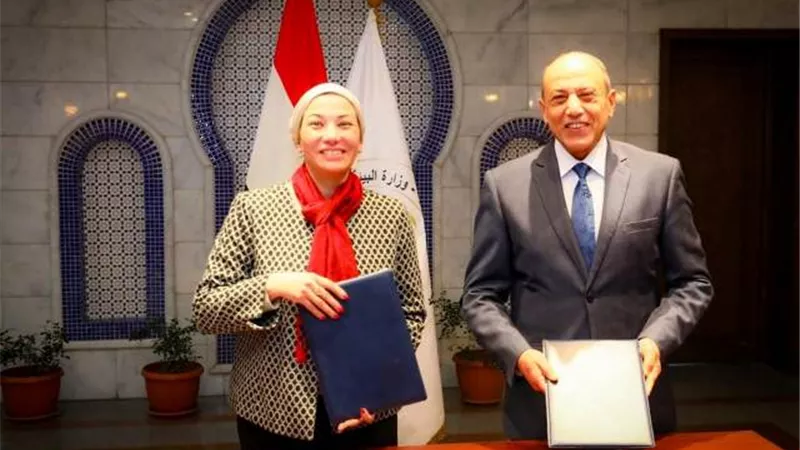 وزيرا البيئة والطيران المدنى يوقعان بروتوكولا للتعاون لدعم العمل