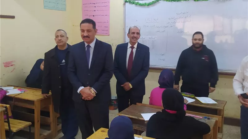 سلومة يتابع الامتحانات بمدارس أبو النمرس والحوامدية