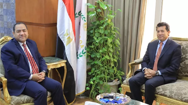 وزير الشباب يبحث التعاون مع رئيس التنظيم والإدارة