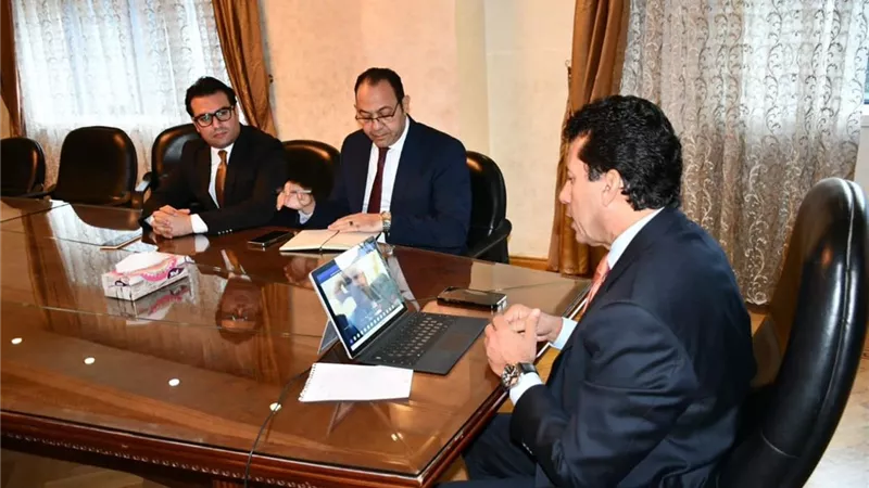 وزير الشباب يجتمع بقيادات الوزارة لتفعيل قرارات ترشيد الإنفاق