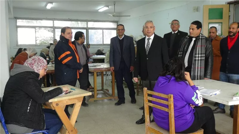 رئيس جامعة المنيا يتفقد لجان الإمتحانات