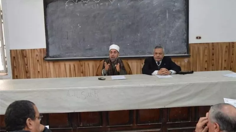 الجنيدى يجتمع برؤساءلجان امتحانات الشهادتين الابتدائيةوالإعدادية