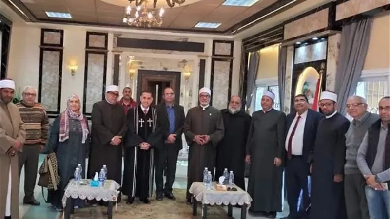 رئيس المنظمة العالمية لخريجي الأزهر يقدم التهنئة للإخوة الأقباط