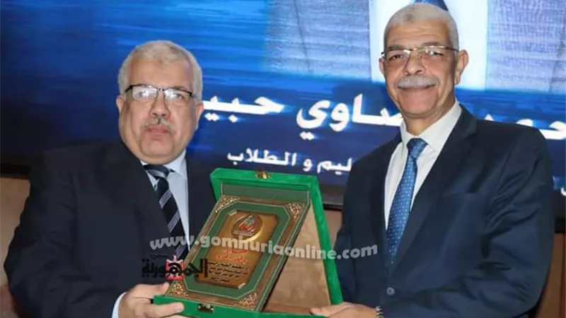 القاصـد يكـرم المديـر التنفيـذى السـابـق للمستشفيـات الجامعـيـة