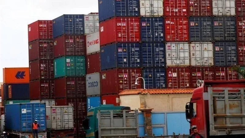 الغرف التجارية: مفاوضات مستمرة للإفراج عن باقى السلع في الموانئ