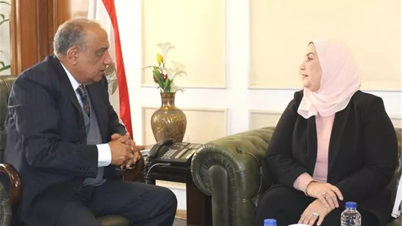 عصمت والقباج يبحثان إقامة مشروعات صغيرة للفئات الأقل دخلا
