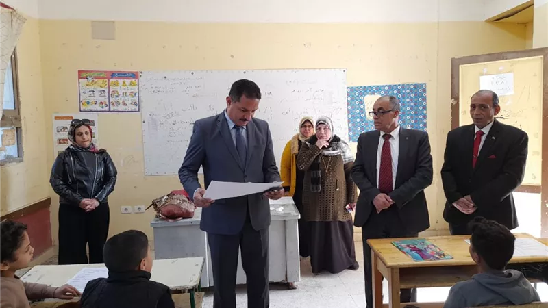 مدير تعليم الجيزة يتفقد لجان الامتحانات بإدارتي الهرم وأوسيم