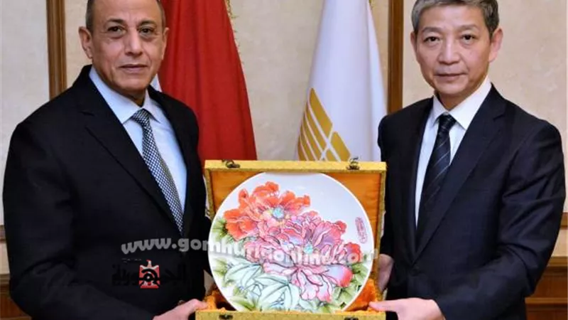 وزيرالطيران يبحث مع السفير الصينى تعزيز التعاون بمجال النقل الجوى
