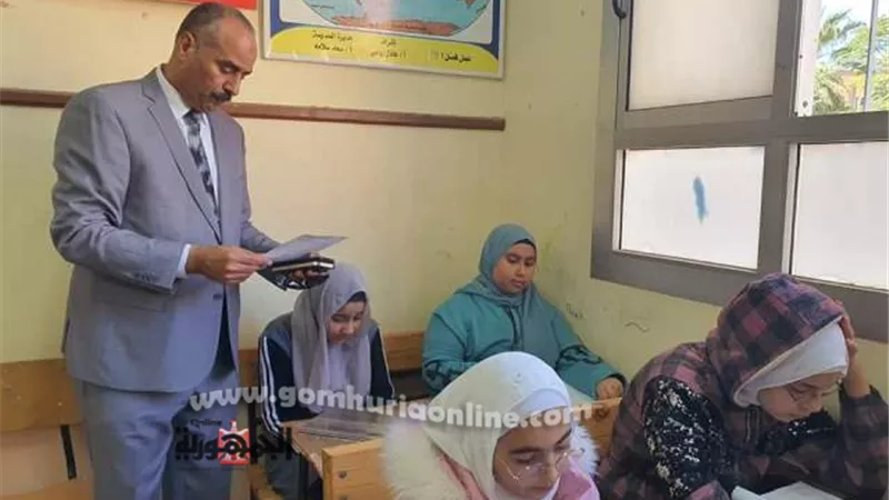 مدير تعليم المنوفية يتابع لجان امتحانات النقل بإدارة الشهداء