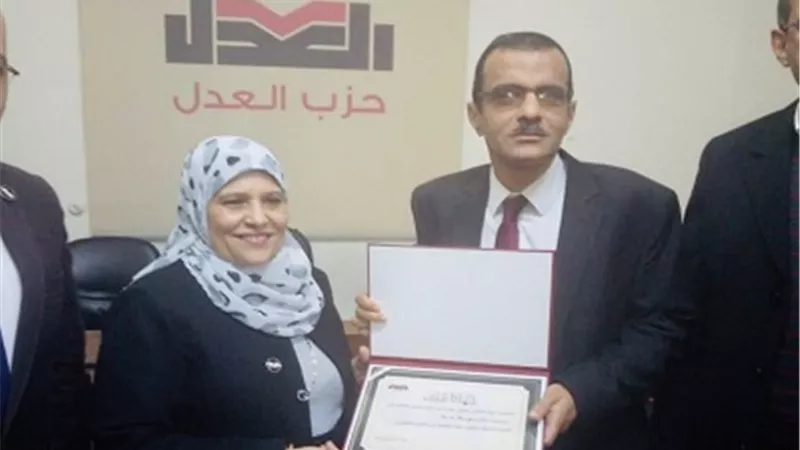 حزب العدل يكرم وكيل آداب العريش