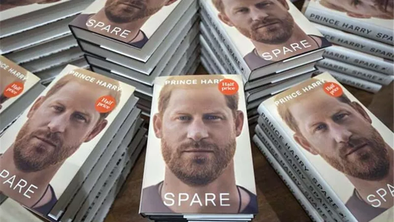 كتاب الأمير.. يجذب رواد 