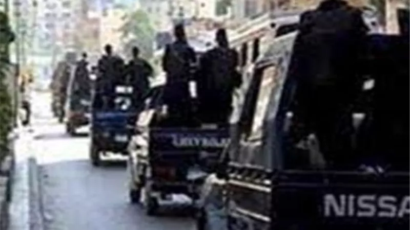 القبض على 4 عاطلين لقيامهم بترويج المخدرات في الخانكة