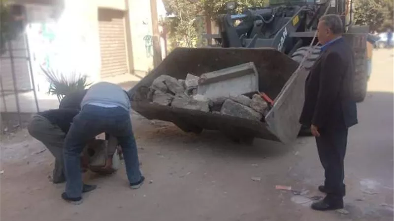 حملة لرفع الإشغالات المخالفة بمنطقة فلل جامعة بالزقازيق