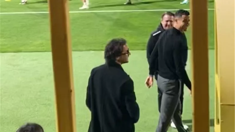 رونالدو يحضر مران ريال مدريد استعدادا لبرشلونة في السوبر .. صور