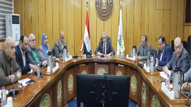 توفير البيانات الخاصة بأعداد المنشأت ونسبة تعيين ذوي الهمم بها