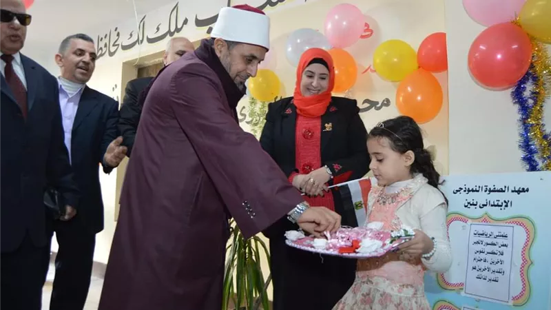 افتتاح المعرض الأول لمبادرة أنا الراقى بأخلاقي بمعاهد الشرقية