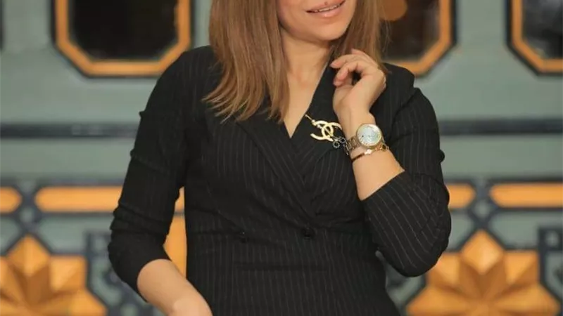 سره الباتع والميثاق.. نشاط فني مكثف للفنانة ألفت عمر