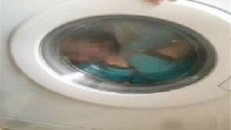 العثور على طفلة متوفاة داخل غسالة ملابس