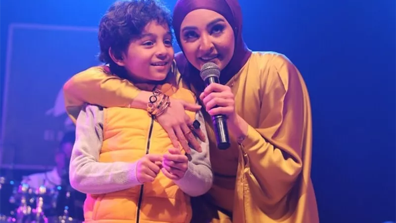 بحضور نجلها وأكرم حسني والشاعري.. هلا رشدي تتألق فى حفل الساقية
