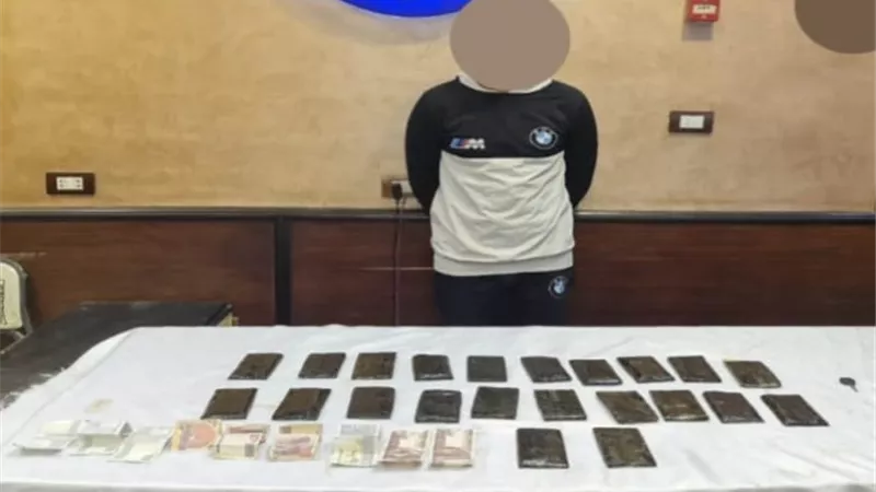 ضبط ثلاثة أشخاص بـ مخدرات في القاهرة