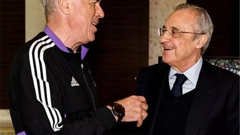 بيريز يزور مقر اقامة ريال مدريد بالرياض قبل مواجهة برشلونة