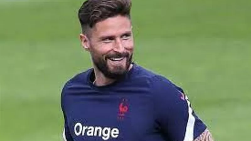 جيرو يقود تشكيل ميلان فى مواجهة ليتشي بالدوري الإيطالي