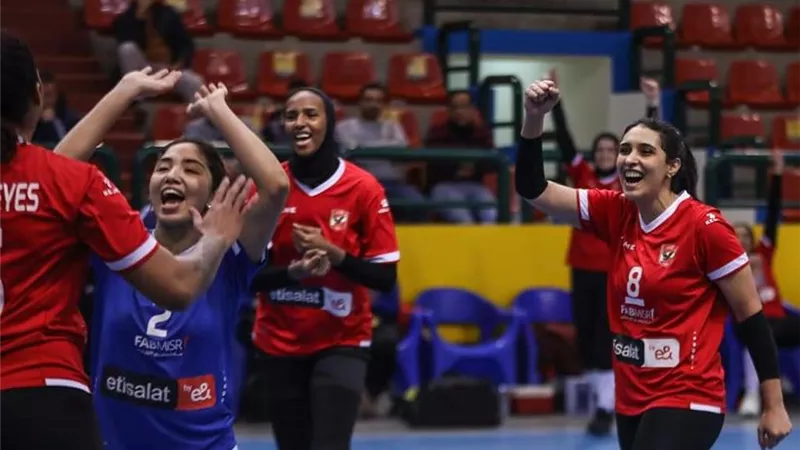 تتويج سيدات طائرة الأهلي ببطولة كأس السوبر على حساب الصيد