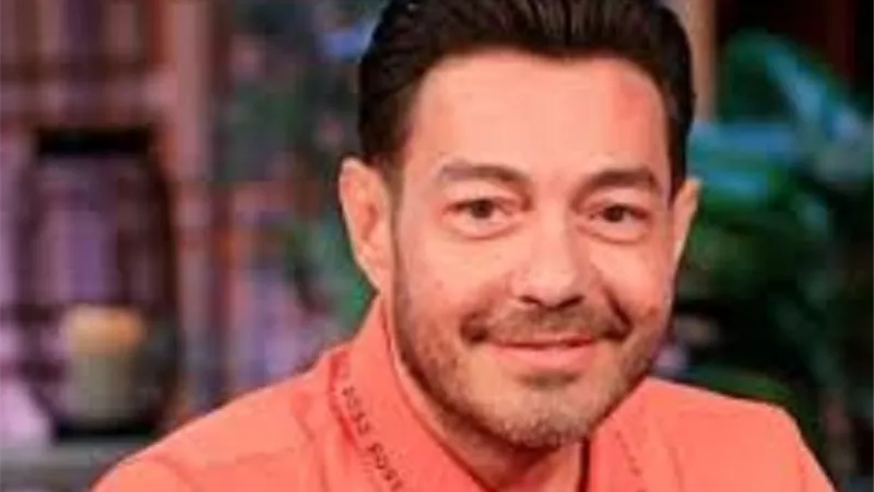 أحمد زاهر يطل على جمهورها بـ بدلة بيضاء